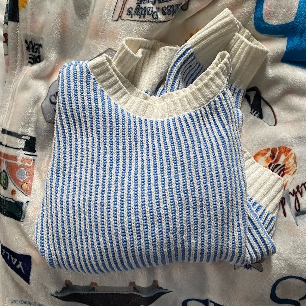 Arizona blue and white cropped sweater